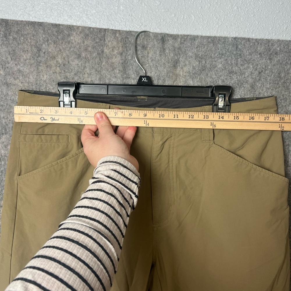 Patagonia Men's Size 34 Khaki outdoor lightweight Cargo Pants - Picture 4 of 8